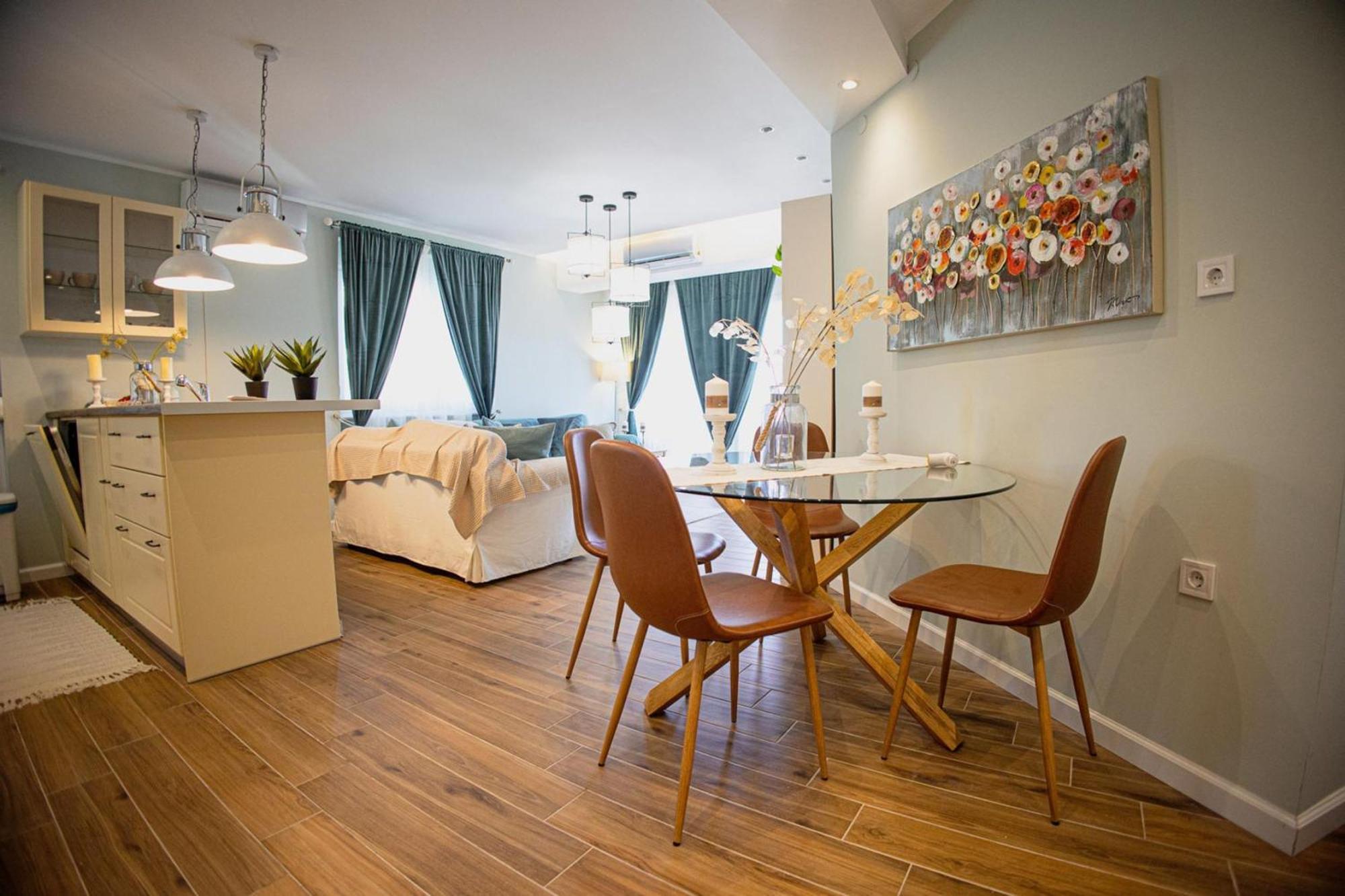 Valentini's Uptown Flat Apartment *